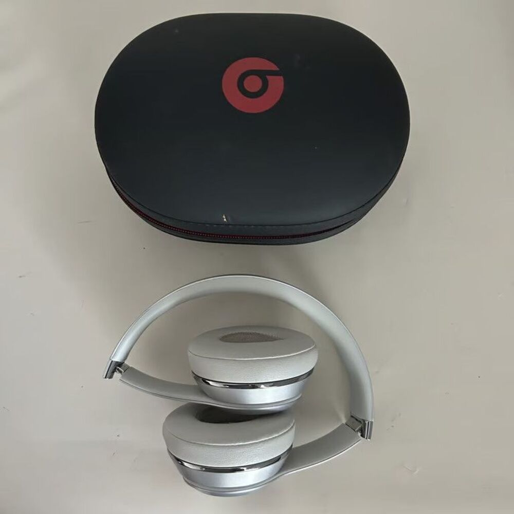 Beats Solo3 Wireless On-Ear Headphones Satin Silver Bluetooth with Case A1796